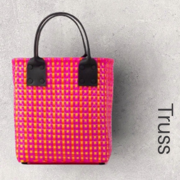 Meet your Posher, Jennifer @ Then & Again Fashions - Picture 4 of 15